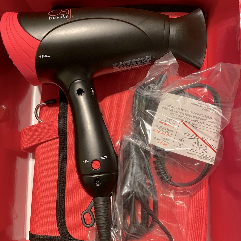 CAJ Beauty volumizing travel hair dryer - Picture 3 of 7